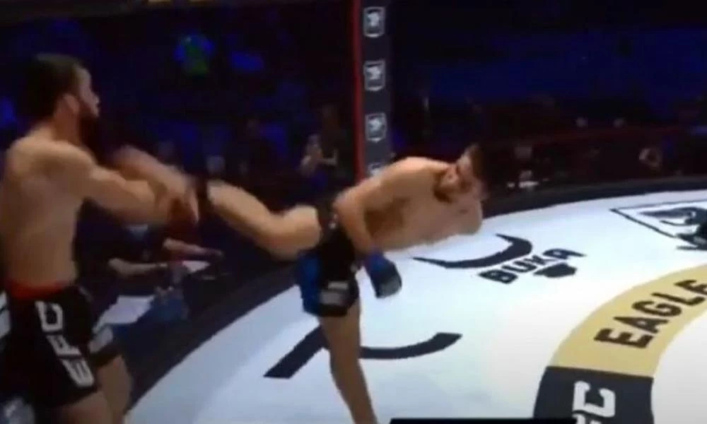 Δείτε ανεπανάληπτο νοκ-άουτ με γυριστή κλωτσιά - (βίντεο)